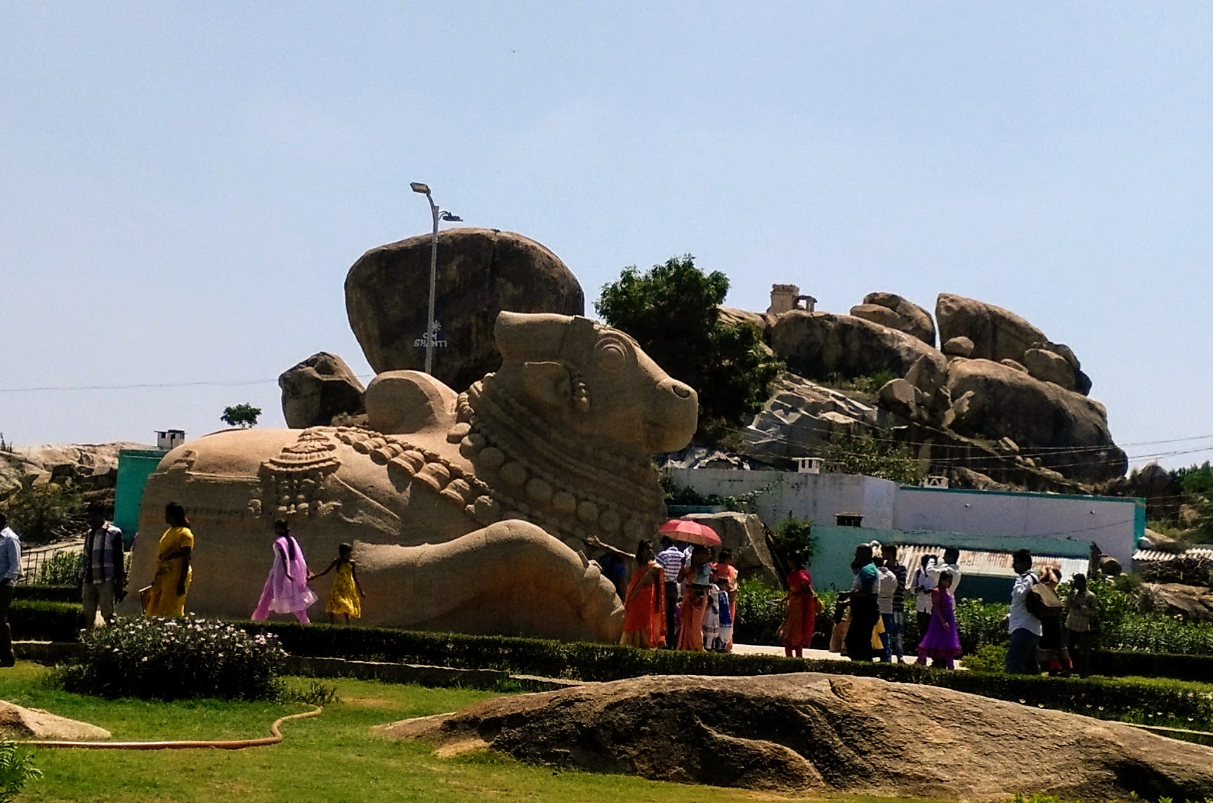 Monolithic Nandi 